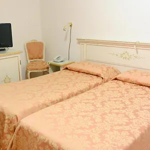 https://ambassador-tre-rose.hotelinveneto.com
